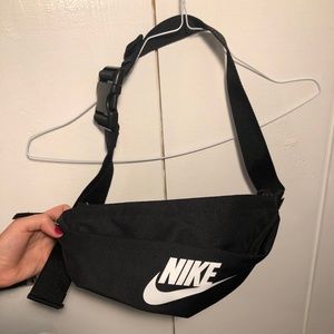 Nike Heritage Belt Bag